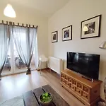 Cozy Rooftop With Balcony Πράγα