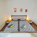 Cozy Rooftop With Balcony * Πράγα
