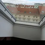 Cozy Rooftop With Balcony Πράγα