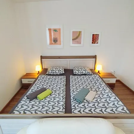 Cozy Rooftop With Balcony * براغ