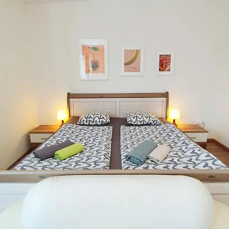 Cozy Rooftop With Balcony Apartment *
