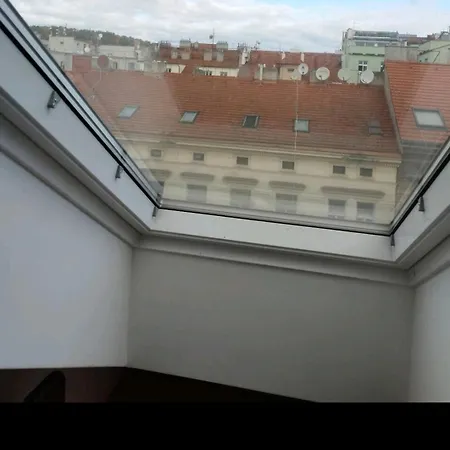 Cozy Rooftop With Balcony Prag