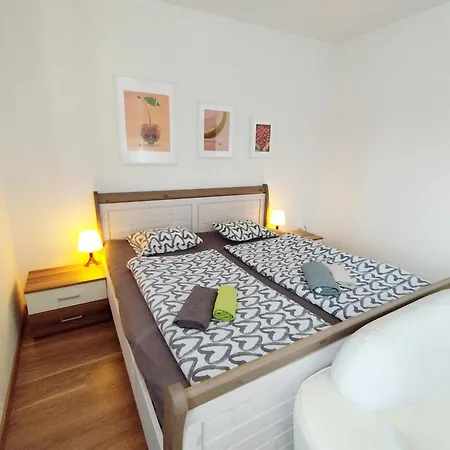 Apartment Cozy Rooftop With Balcony