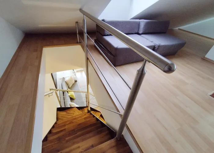 Cozy Rooftop With Balcony