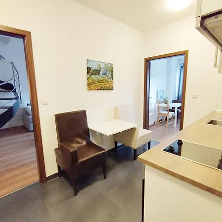 Cozy Rooftop With Balcony Прага