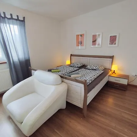 Cozy Rooftop With Balcony Апартаменты Прага