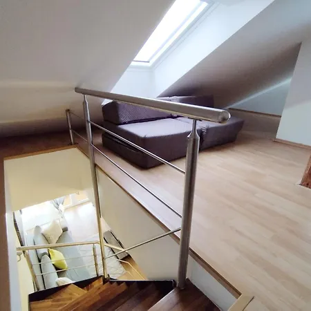 Cozy Rooftop With Balcony פראג